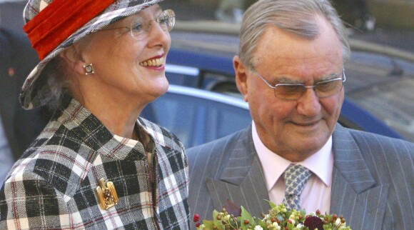 Prins Henrik overrasket mange med sine kontroversielle uttalelser. Nå snur det danske folket ryggen til prinsen